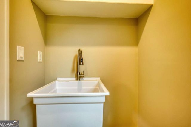 155 Skyland Drive E, Locust Grove, GA 30248