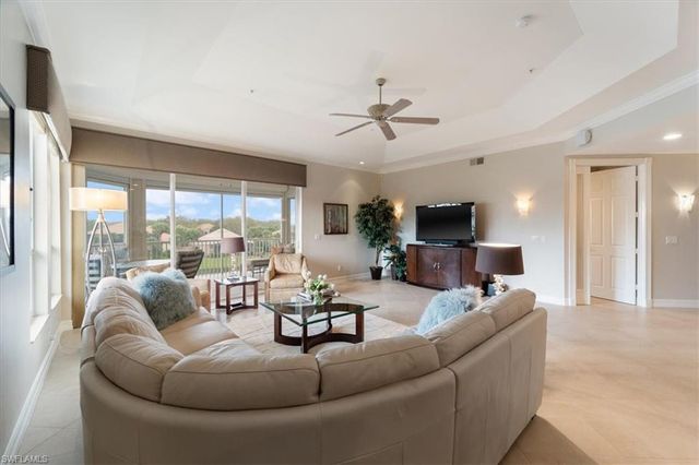 1845 Les Chateaux BLVD # 302, Naples, FL 34109