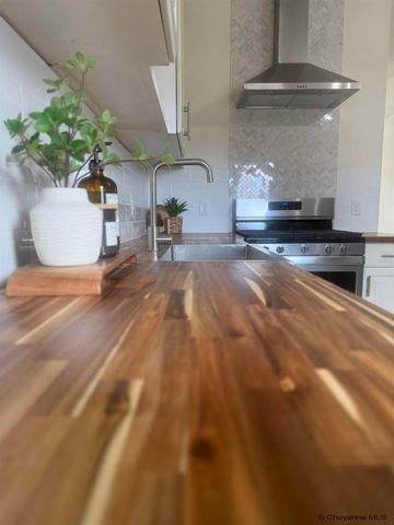 716 RUSSELL AVE, Cheyenne, WY 82007