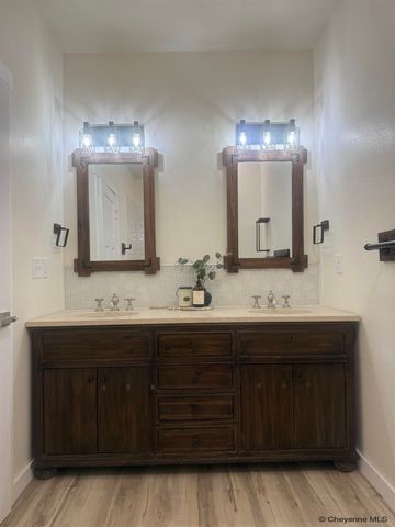 716 RUSSELL AVE, Cheyenne, WY 82007