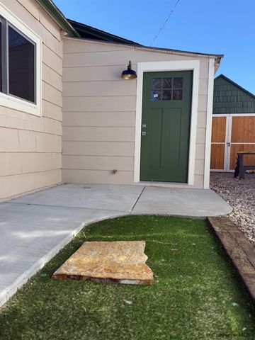 716 RUSSELL AVE, Cheyenne, WY 82007