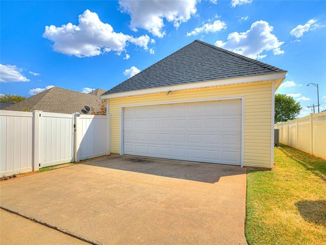 101 Chardonnay Lane, Norman, OK 73071