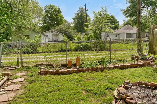 1210 W Atlantic Street, Springfield, MO 65803