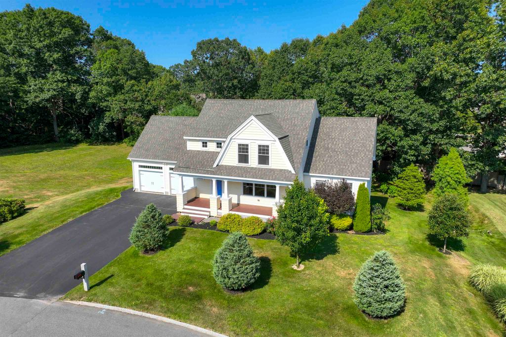 Image 2 of property listing at 10 Hilliard Drive, Hampton, NH 03842