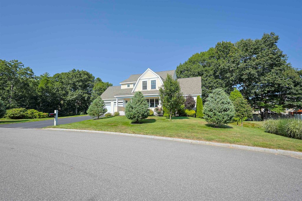 Image 3 of property listing at 10 Hilliard Drive, Hampton, NH 03842