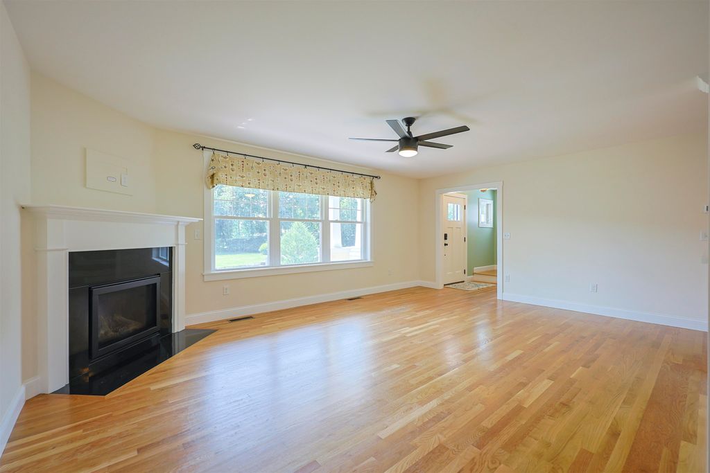 Image 22 of property listing at 10 Hilliard Drive, Hampton, NH 03842