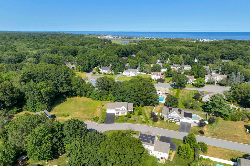 Image 5 of property listing at 10 Hilliard Drive, Hampton, NH 03842