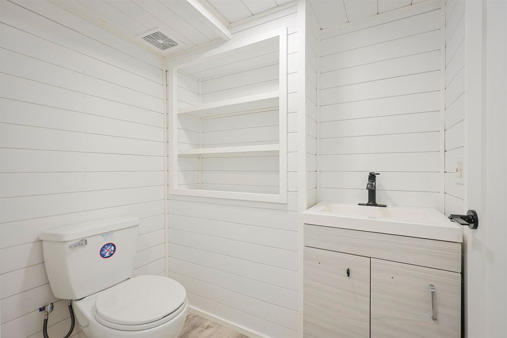 Image 54 of property listing at 10 Hilliard Drive, Hampton, NH 03842
