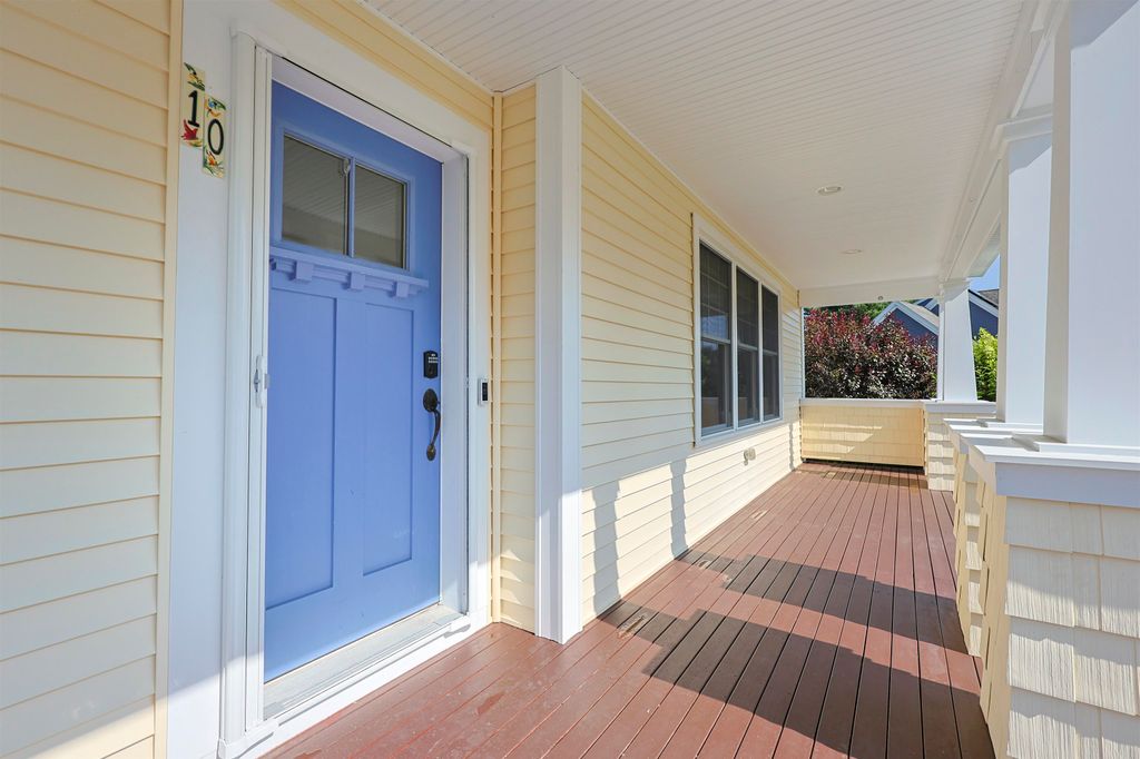 Image 9 of property listing at 10 Hilliard Drive, Hampton, NH 03842
