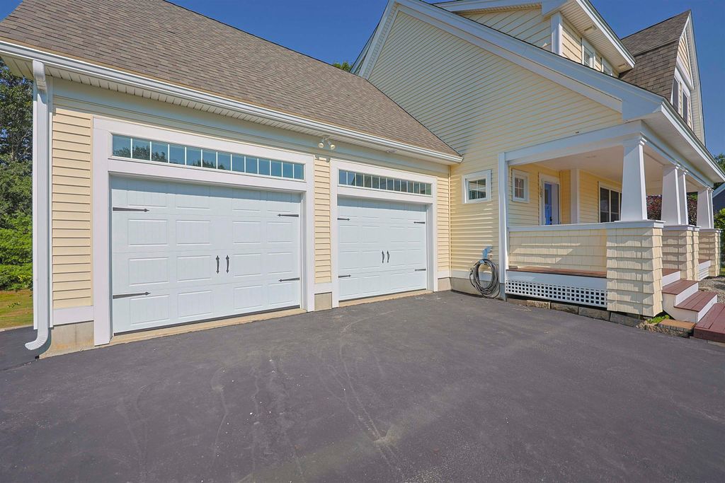 Image 10 of property listing at 10 Hilliard Drive, Hampton, NH 03842