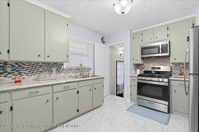 2519 Marion Avenue, Lansing, MI 48910