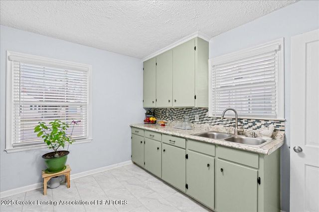 2519 Marion Avenue, Lansing, MI 48910