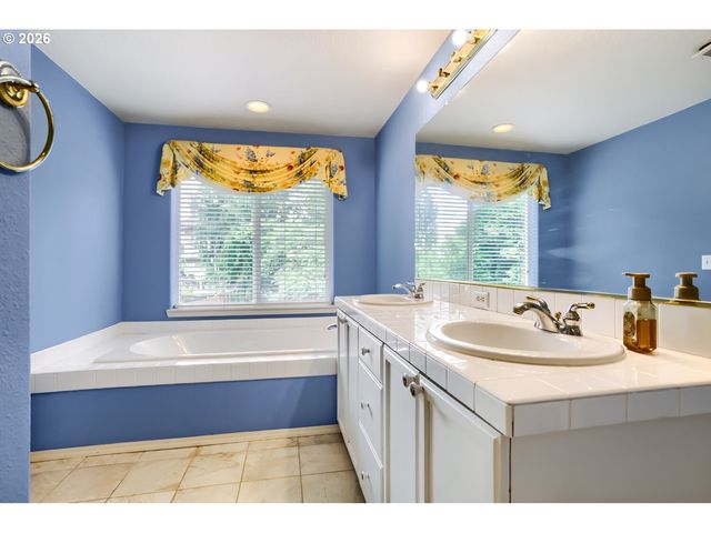 4661 Nw UNION HILLS Ter, Beaverton, OR 97006