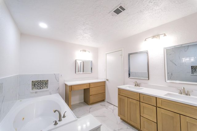 303 Swords Bend, Stafford, TX 77477