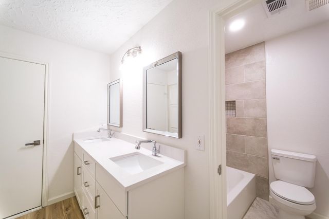 303 Swords Bend, Stafford, TX 77477