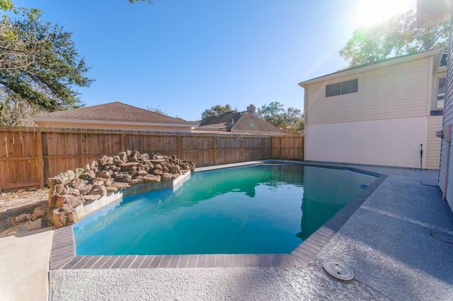 303 Swords Bend, Stafford, TX 77477