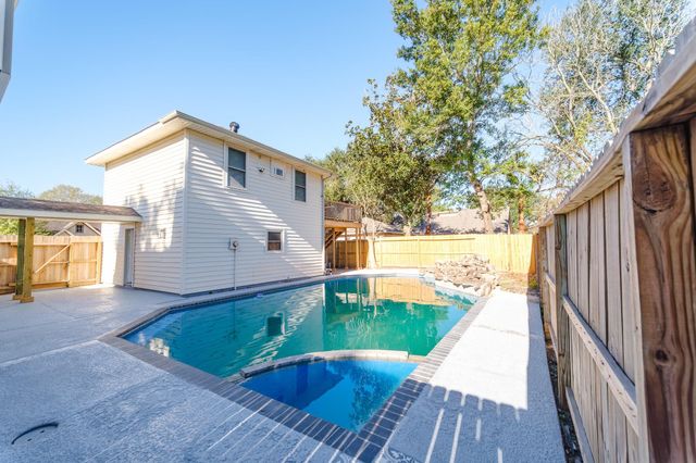 303 Swords Bend, Stafford, TX 77477