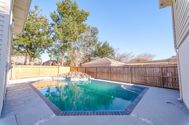 303 Swords Bend, Stafford, TX 77477