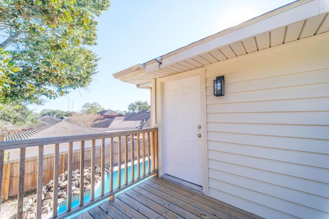 303 Swords Bend, Stafford, TX 77477