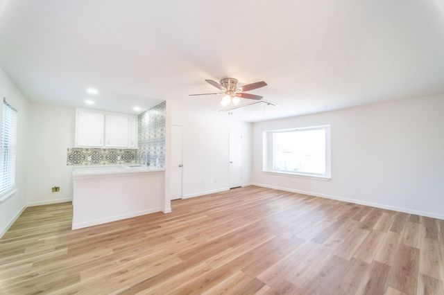 303 Swords Bend, Stafford, TX 77477