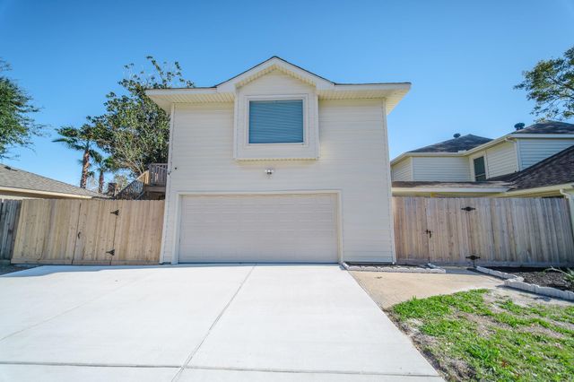 303 Swords Bend, Stafford, TX 77477