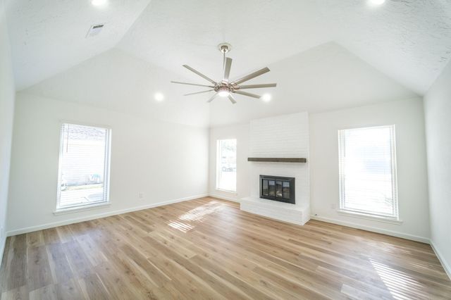 303 Swords Bend, Stafford, TX 77477