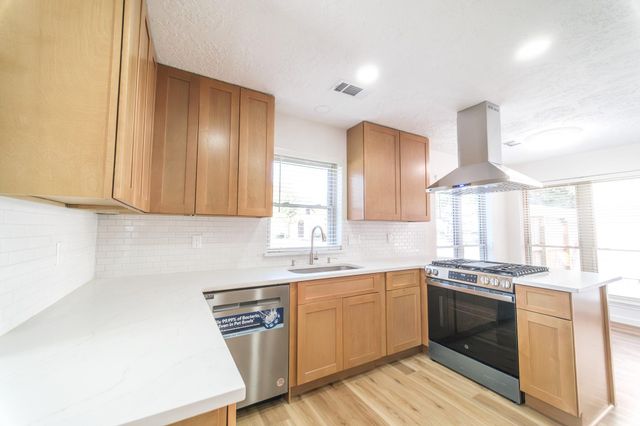 303 Swords Bend, Stafford, TX 77477