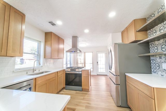 303 Swords Bend, Stafford, TX 77477