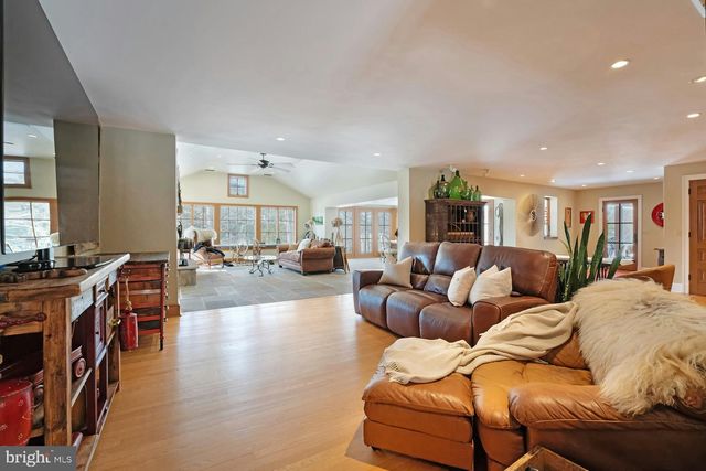 43470 EVANS POND RD, Leesburg, VA 20176