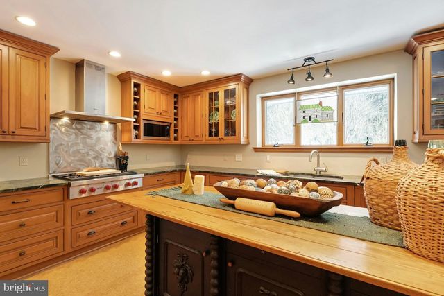 43470 EVANS POND RD, Leesburg, VA 20176