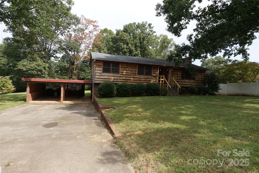 1605 3rd Street NE, Conover, NC 28613