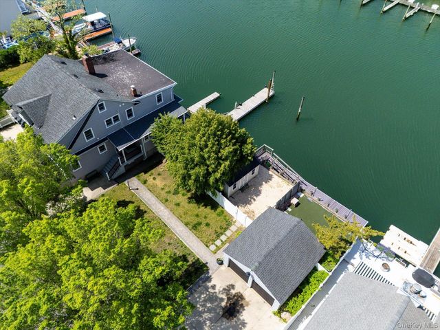 400 Roosevelt Avenue, Freeport, NY 11520
