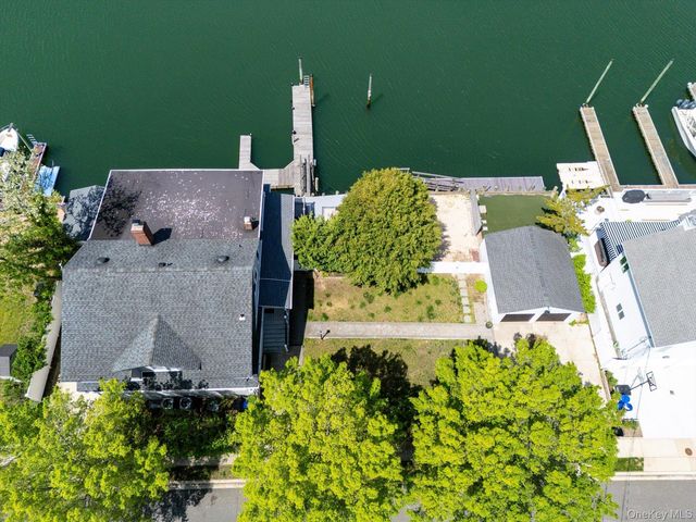 400 Roosevelt Avenue, Freeport, NY 11520