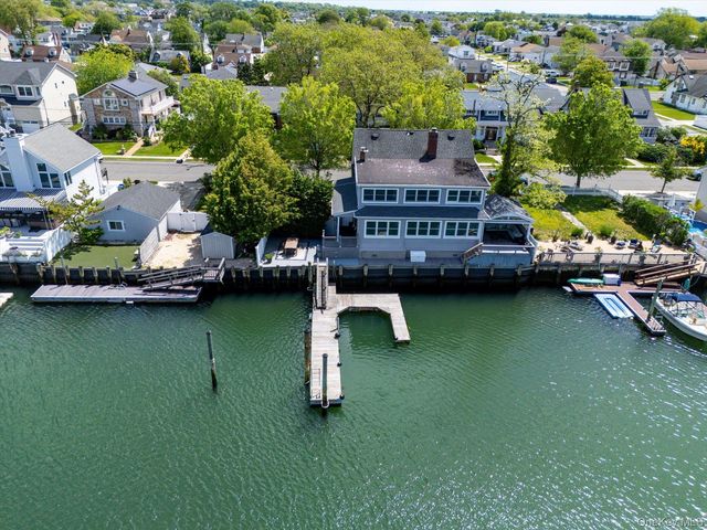 400 Roosevelt Avenue, Freeport, NY 11520