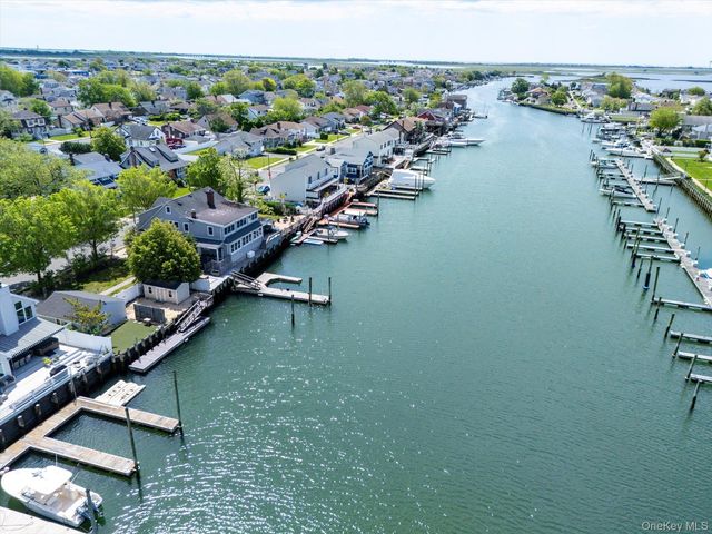 400 Roosevelt Avenue, Freeport, NY 11520