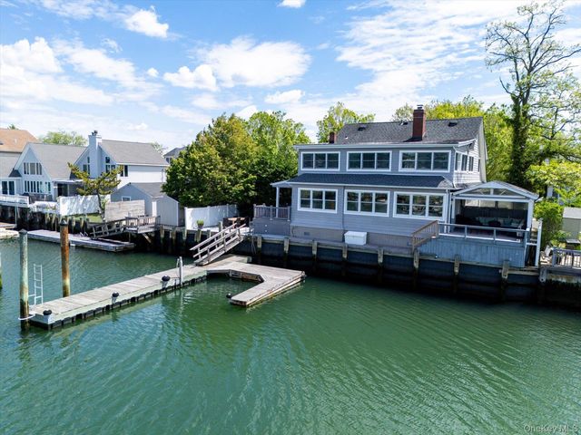 400 Roosevelt Avenue, Freeport, NY 11520