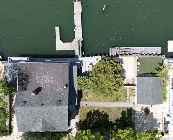 400 Roosevelt Avenue, Freeport, NY 11520
