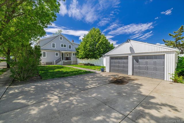 400 Roosevelt Avenue, Freeport, NY 11520