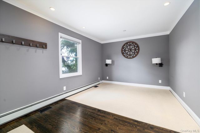 400 Roosevelt Avenue, Freeport, NY 11520