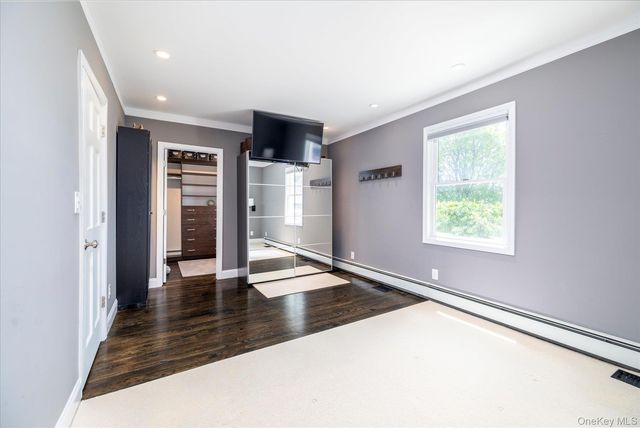 400 Roosevelt Avenue, Freeport, NY 11520