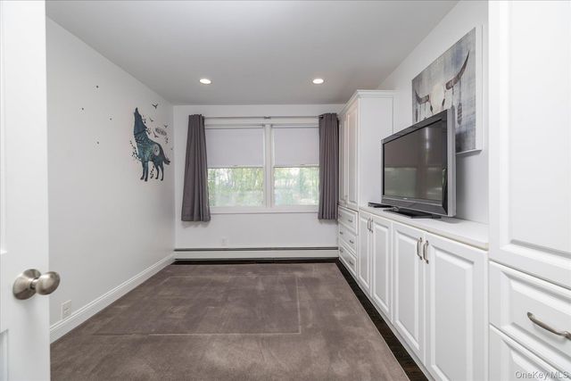 400 Roosevelt Avenue, Freeport, NY 11520