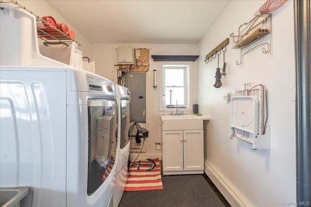 400 Roosevelt Avenue, Freeport, NY 11520