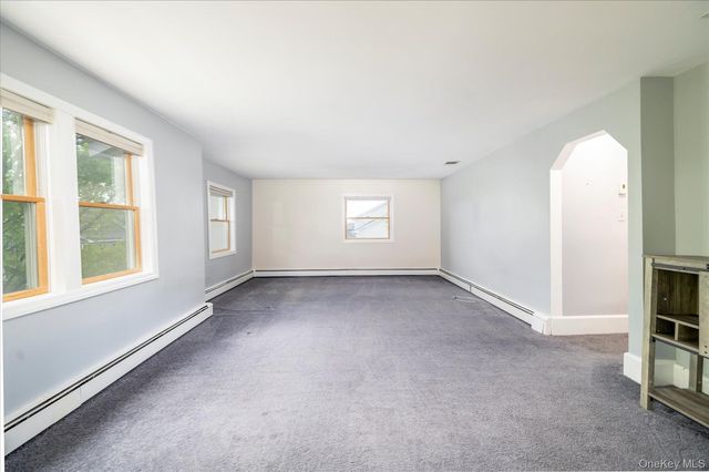 400 Roosevelt Avenue, Freeport, NY 11520
