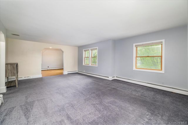 400 Roosevelt Avenue, Freeport, NY 11520