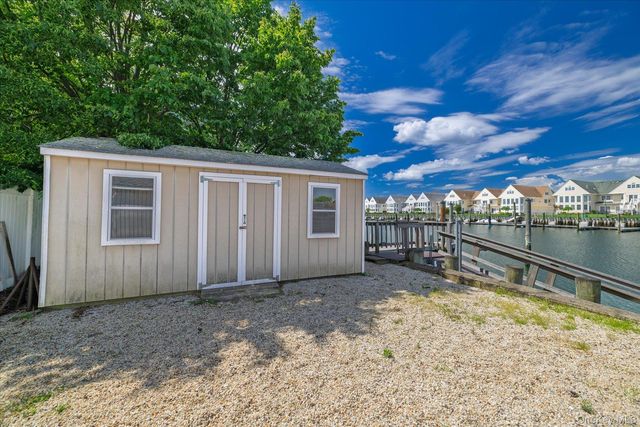 400 Roosevelt Avenue, Freeport, NY 11520