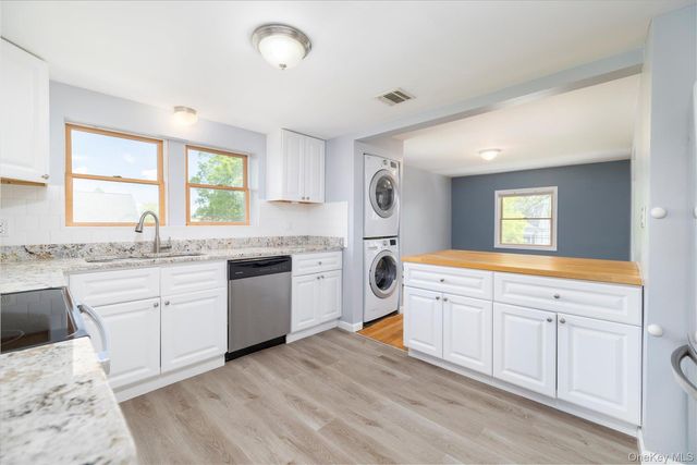 400 Roosevelt Avenue, Freeport, NY 11520