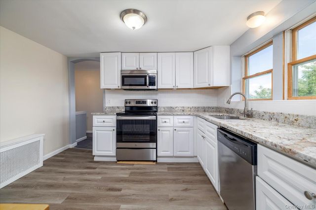 400 Roosevelt Avenue, Freeport, NY 11520