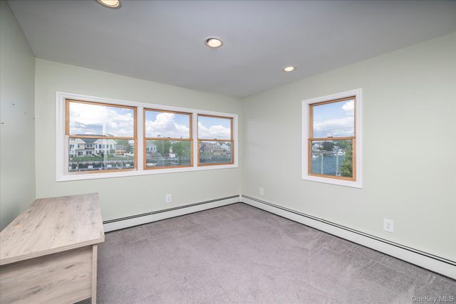 400 Roosevelt Avenue, Freeport, NY 11520