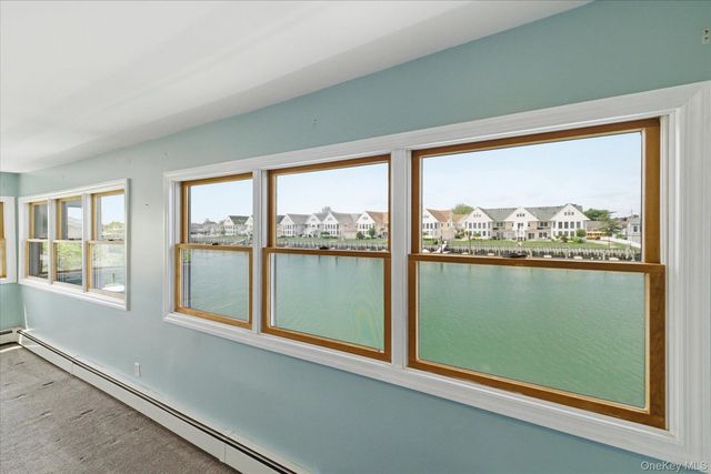 400 Roosevelt Avenue, Freeport, NY 11520