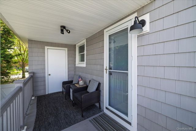 400 Roosevelt Avenue, Freeport, NY 11520